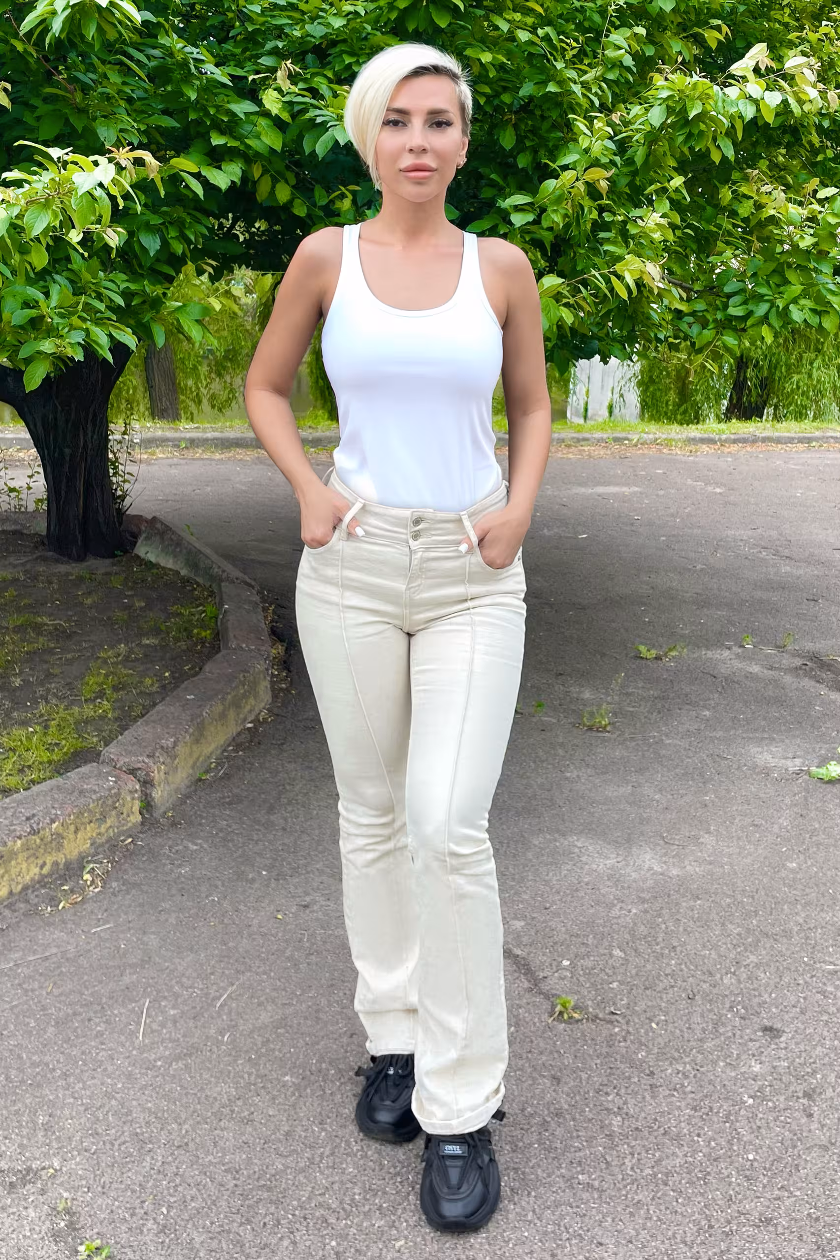 Alenka 30 yo from Kyiv  Ukraine I'm a cyber match bride looking for my other half man