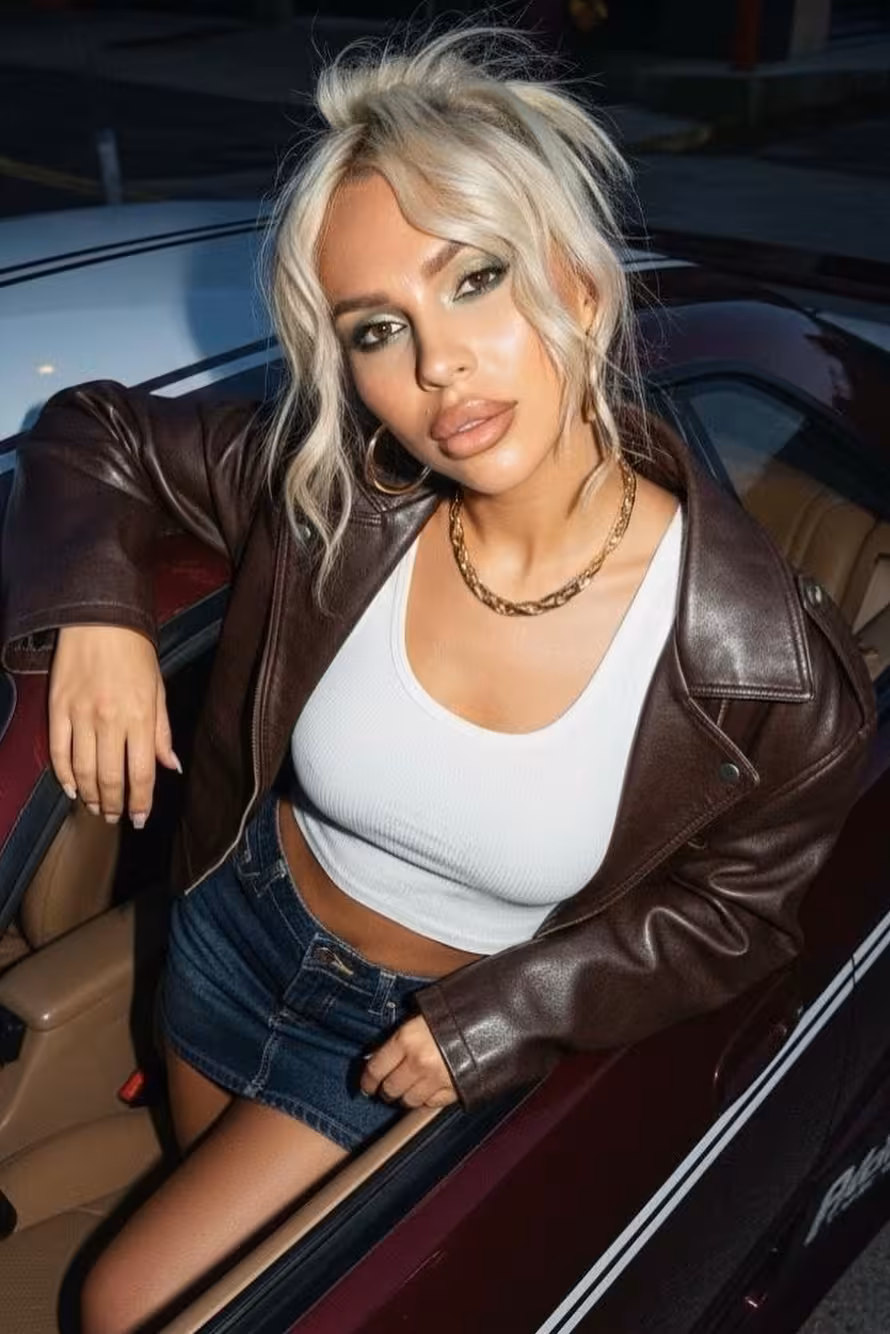 Alenka 30 yo from Kyiv  Ukraine I'm a cyber match bride looking for my other half man