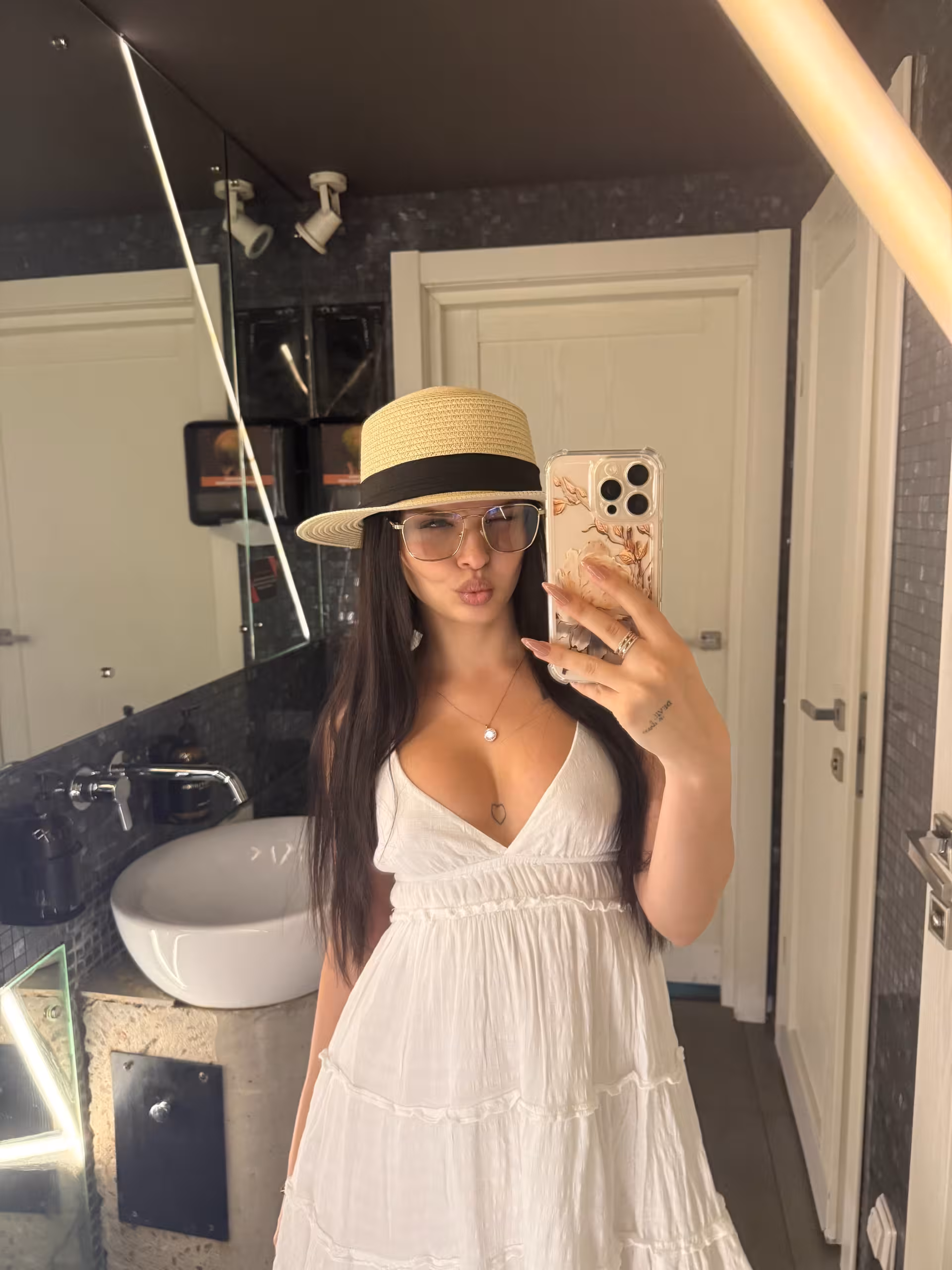 Yulya 28 yo from Odessa Ukraine I'm an e-bride wanting to meet my companion husband