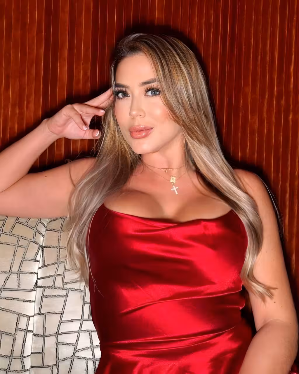 Diana 37 yo from Bogota Colombia I'm an e-bride wanting to meet my other half forever