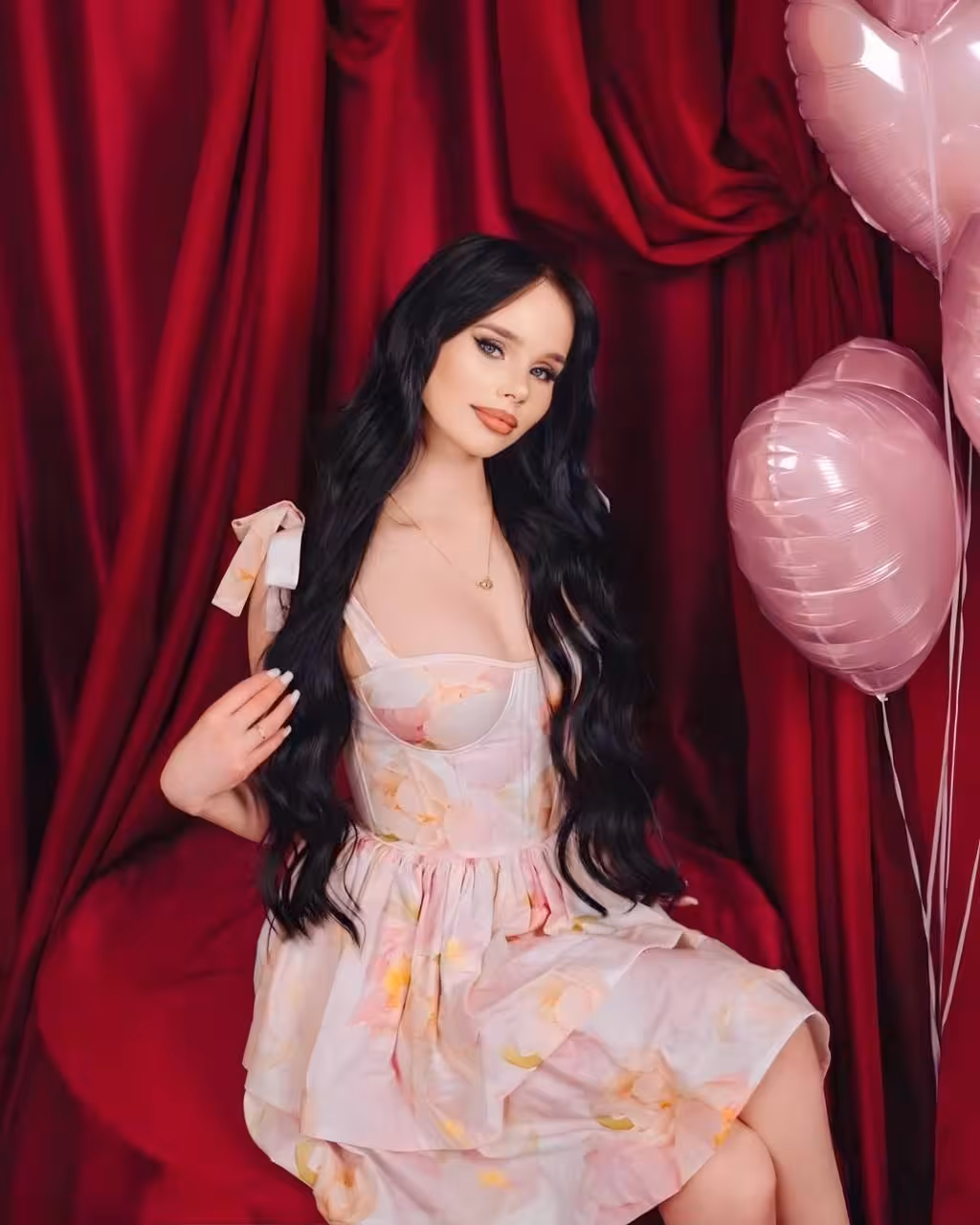 Yelyzaveta 20 yo from Kyiv Ukraine I'm an e-bride wanting to meet my other half forever