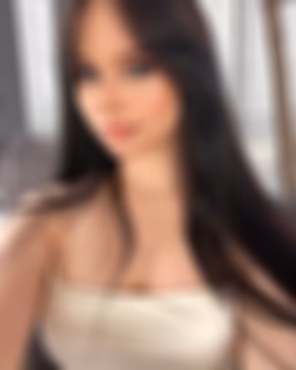 Yelyzaveta 20 yo from Kyiv Ukraine I'm an e-bride wanting to meet my other half forever