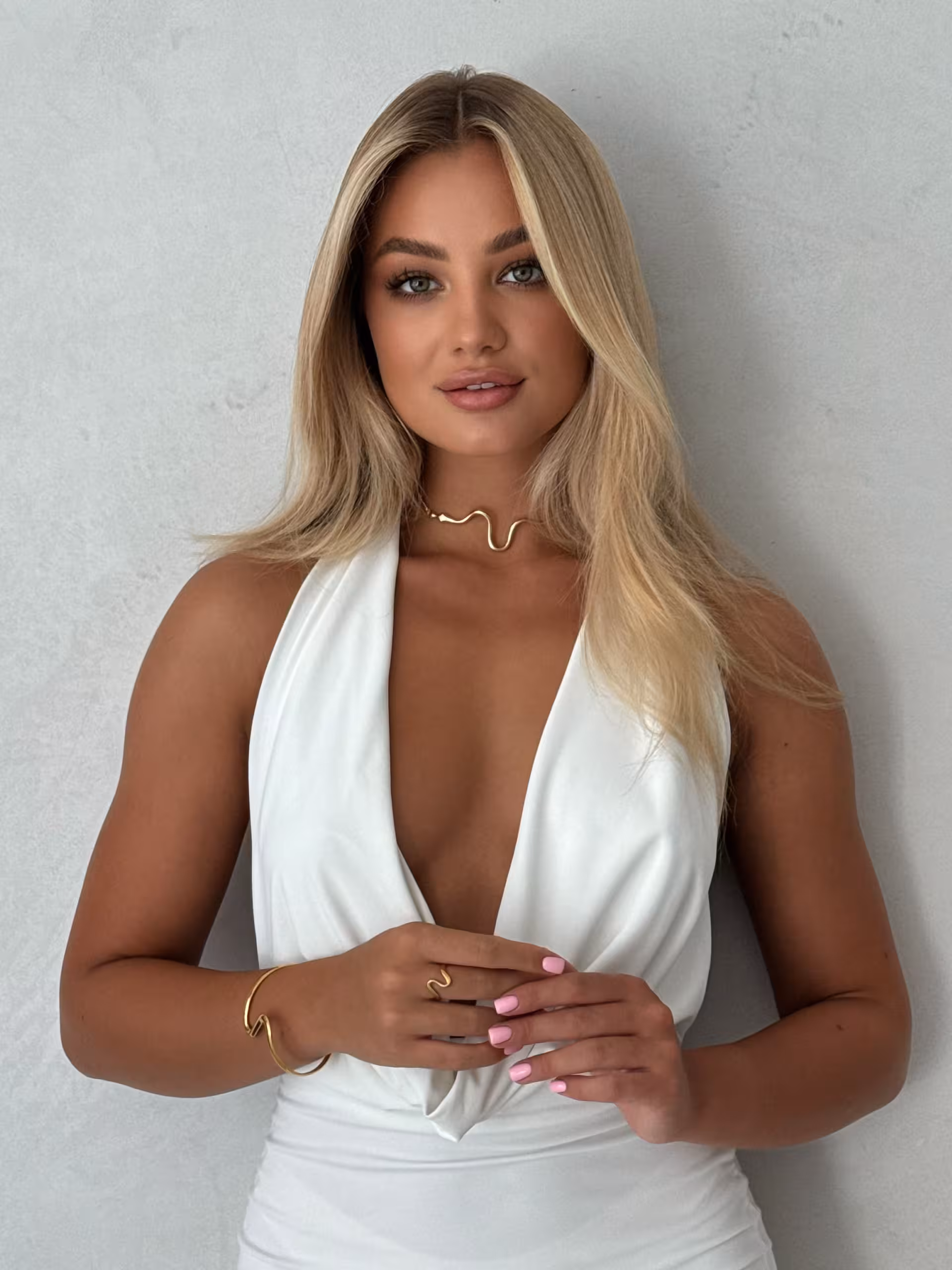 Nataliia 22 yo from Kyiv  Ukraine I'm an online bride looking for my hero and husband