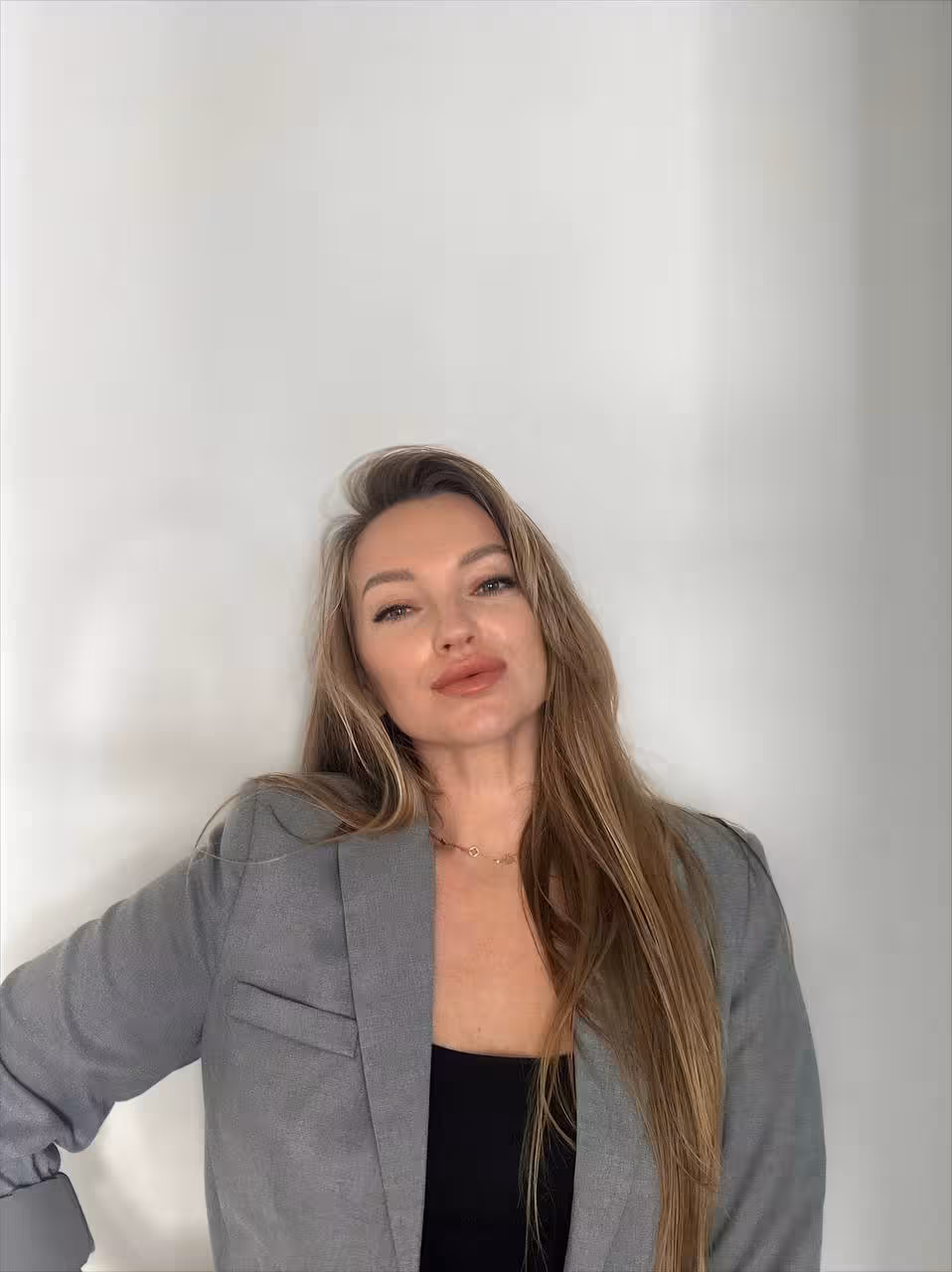 Alina 39 yo from Athens Greece I'm a web bride who wants my protector man