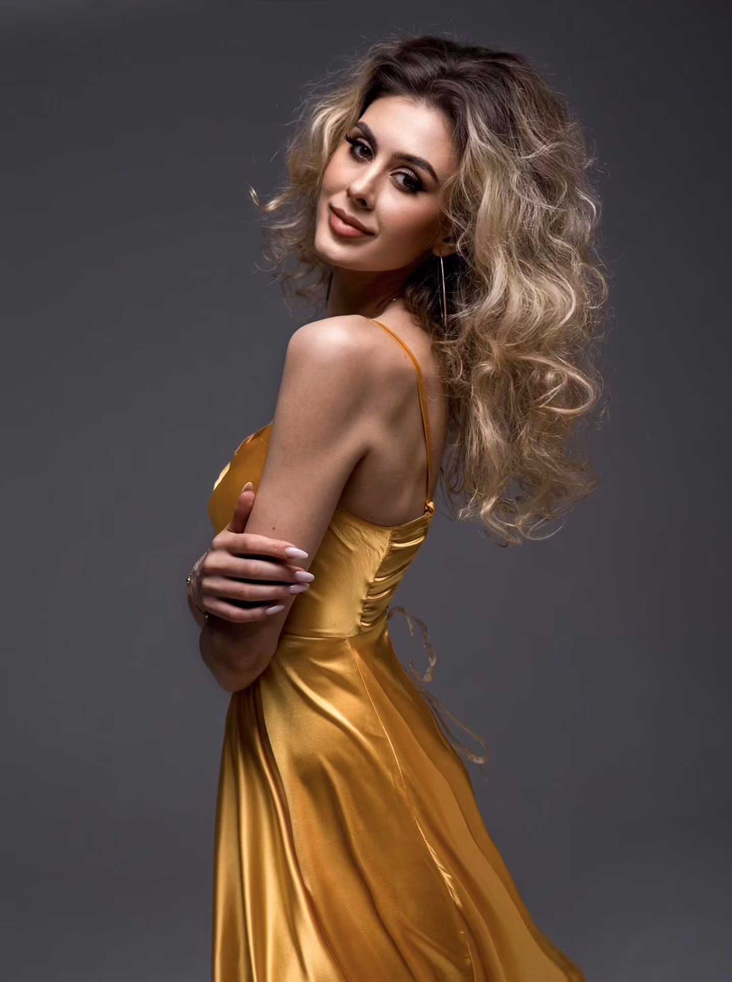Olena 37 Kyiv Ukraine I'm an online dating bride looking for my king and partner