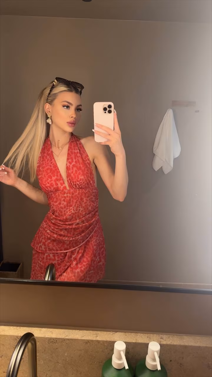 Daria 22 Kyiv Ukraine I'm a virtual bride ready to meet my king partner