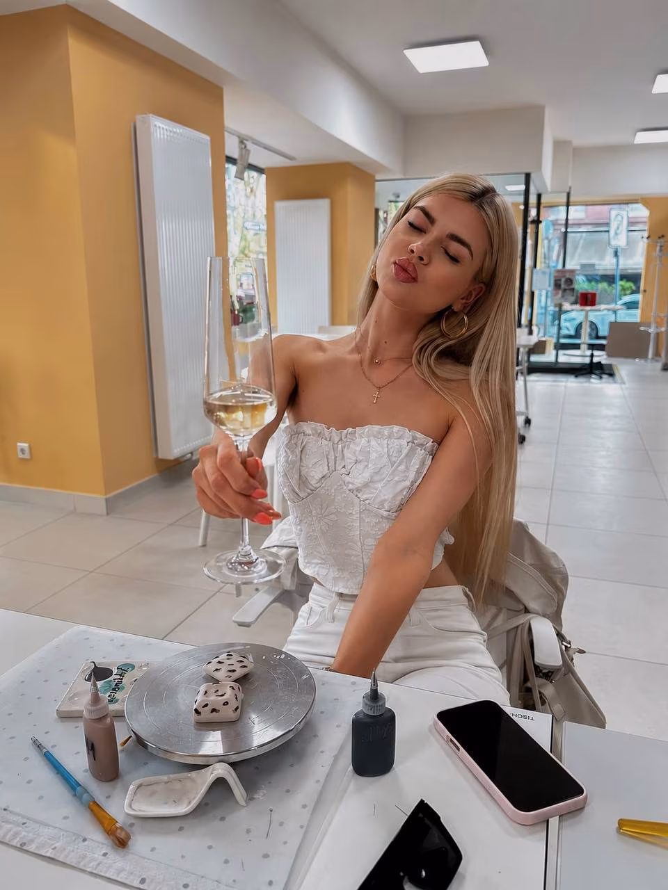 Daria 22 Kyiv Ukraine I'm a virtual bride ready to meet my king partner