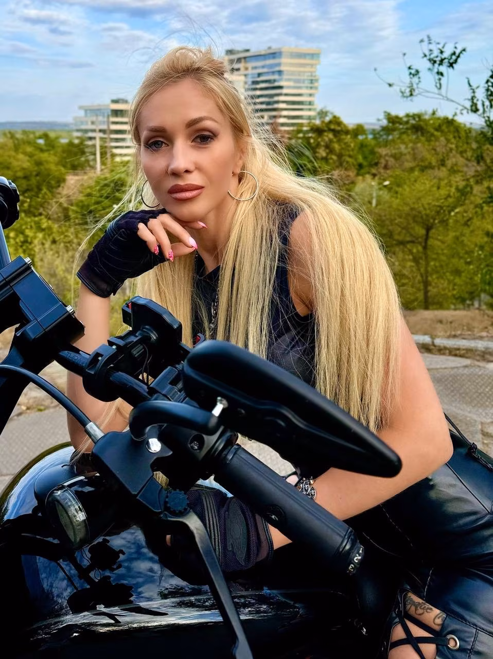 Viktoriia 39 Dniprodzerzhynsk Ukraine I'm a cyber bride who wants to meet my gentleman