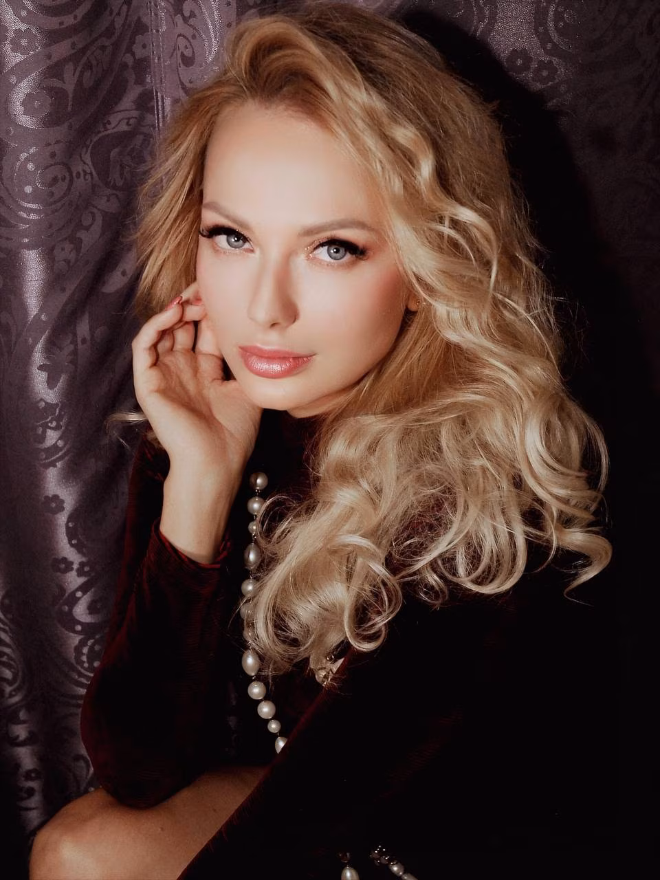 Yulia 40 Cannes France I'm a cyber match bride ready to meet my darling