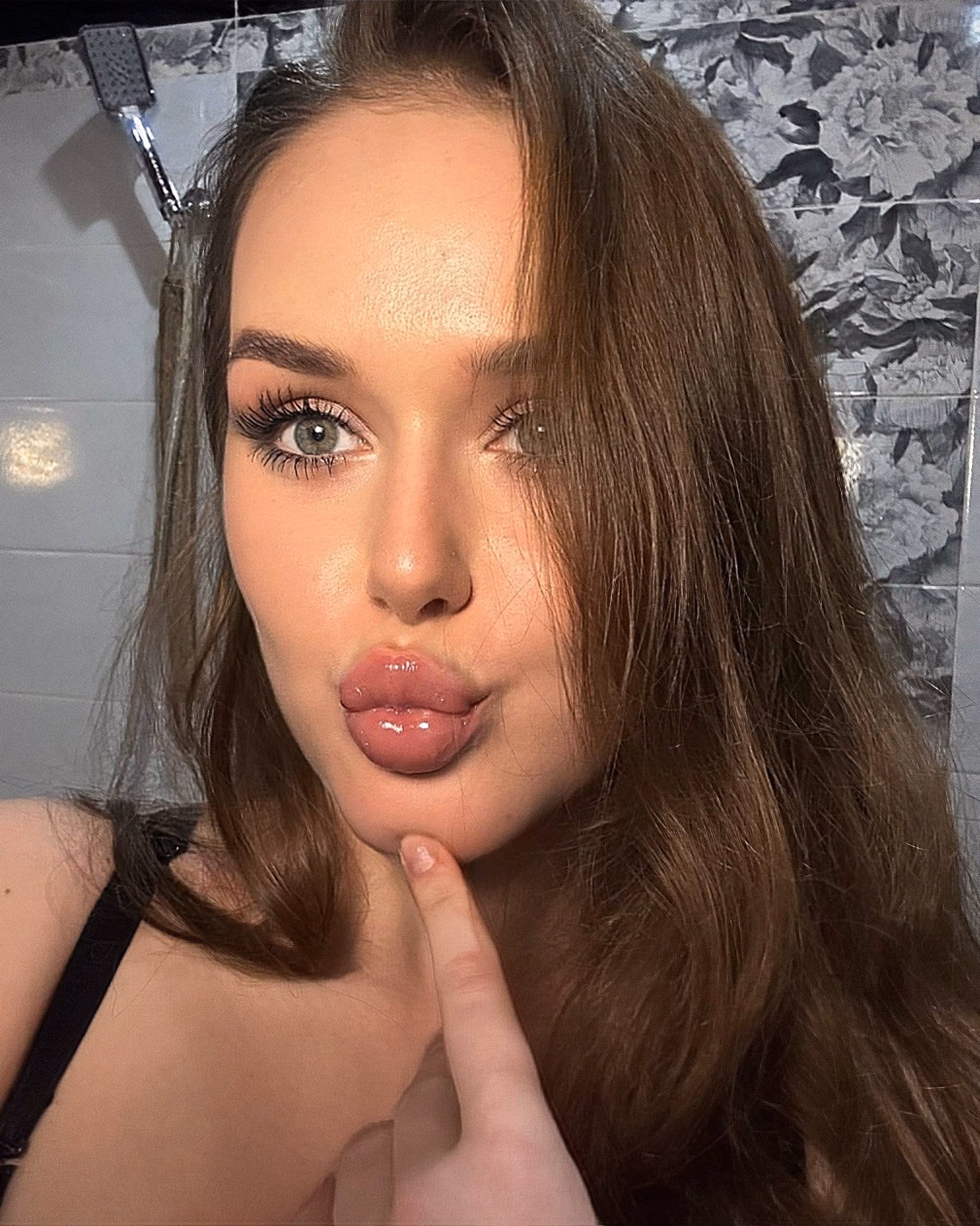 Yeva 22 Izyum Ukraine I'm a digital dating bride wanting to meet my darling soulmate