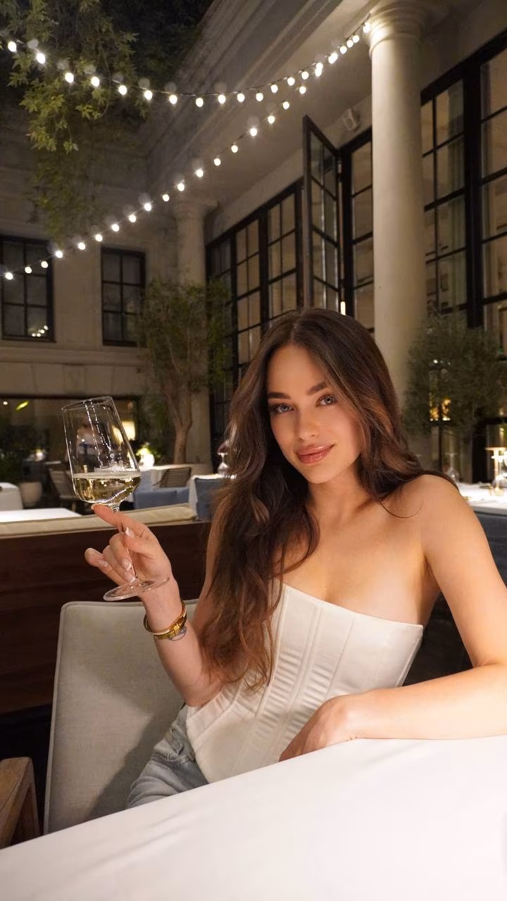 Viktoriia 25 Kyiv Ukraine I'm a virtual bride ready to meet my soulmate