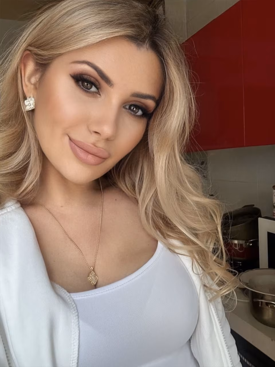 Maryna 36 Beijing/Kyiv China I'm a virtual dating bride who needs my hero husband