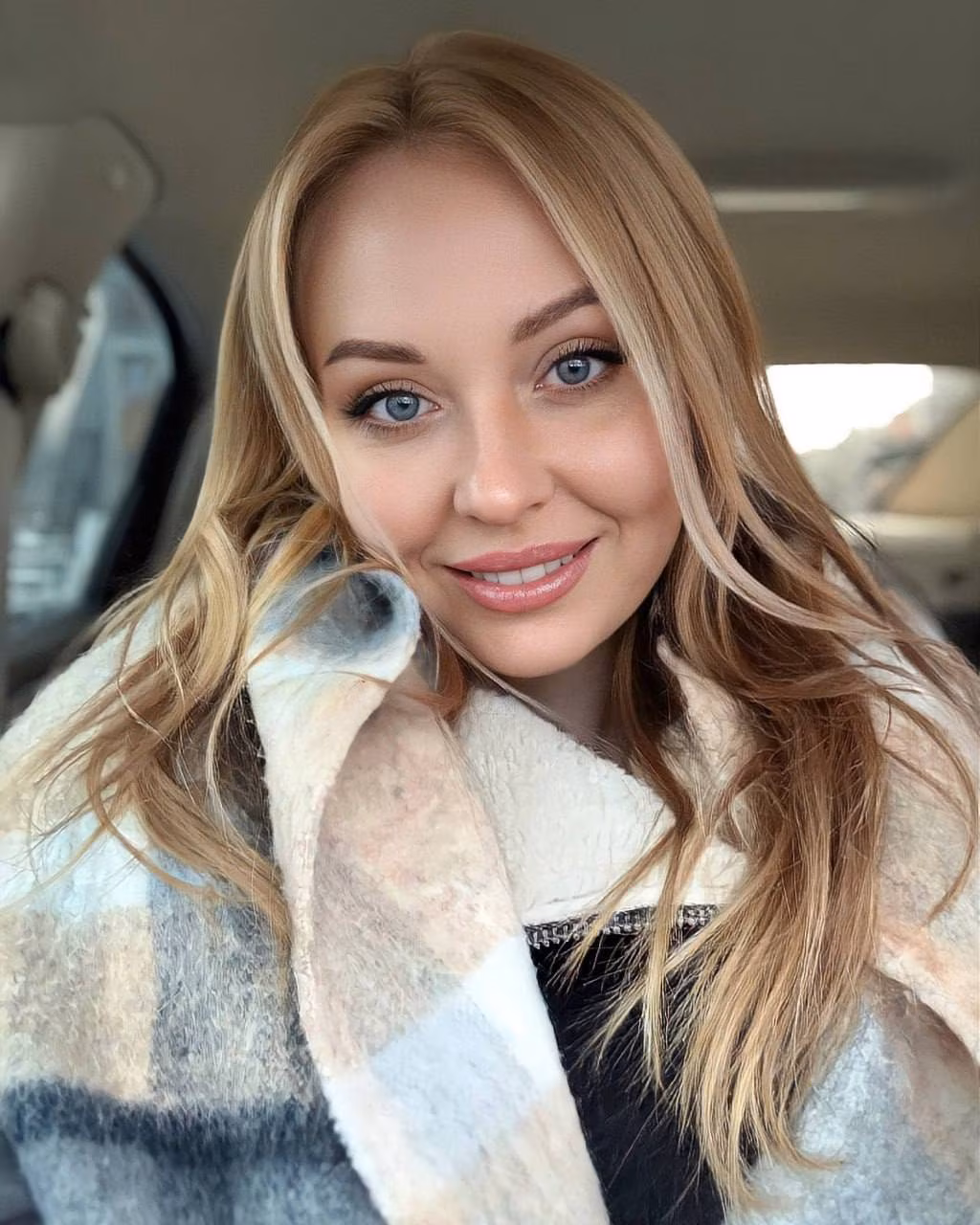 Inna 36 Lodz Poland I'm a virtual dating bride who needs my protector husband