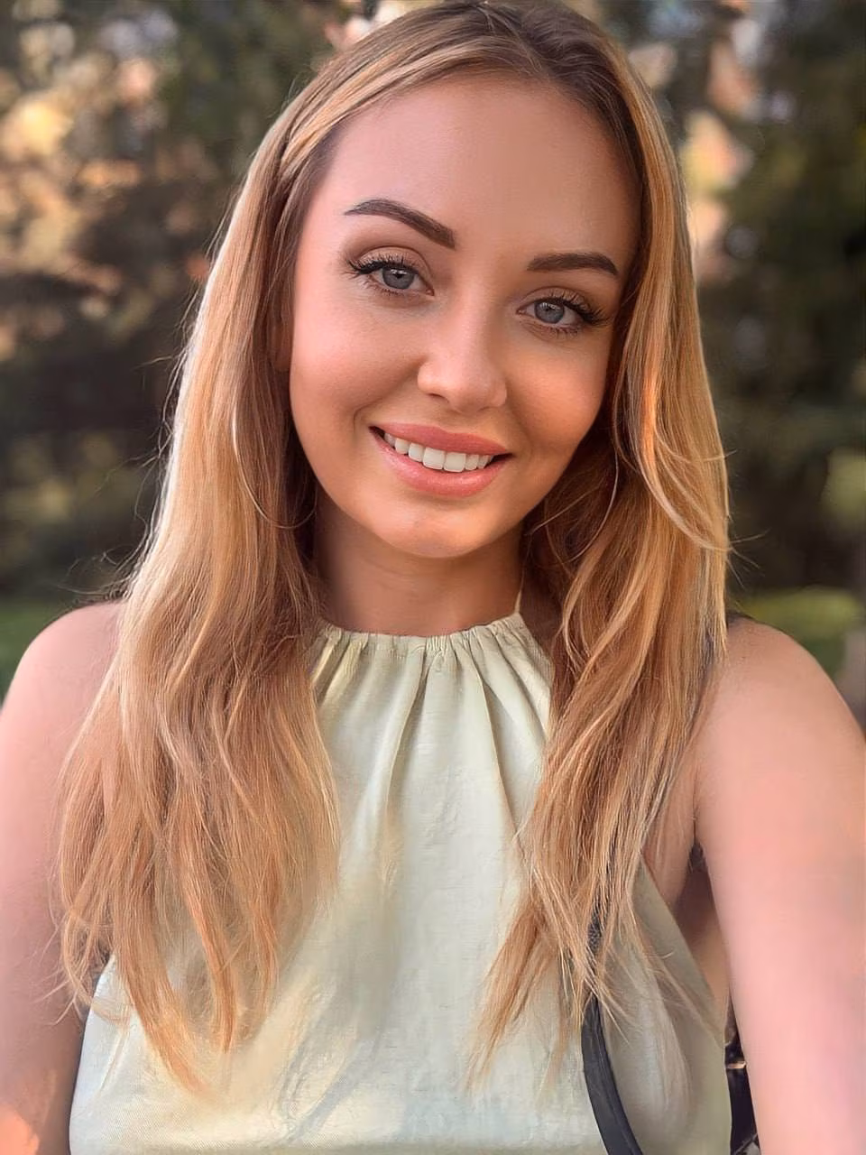 Inna 36 Lodz Poland I'm a virtual dating bride who needs my protector husband