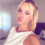 Daria 19 Kiev Ukraine I'm a digital bride wanting to find my one true soulmate