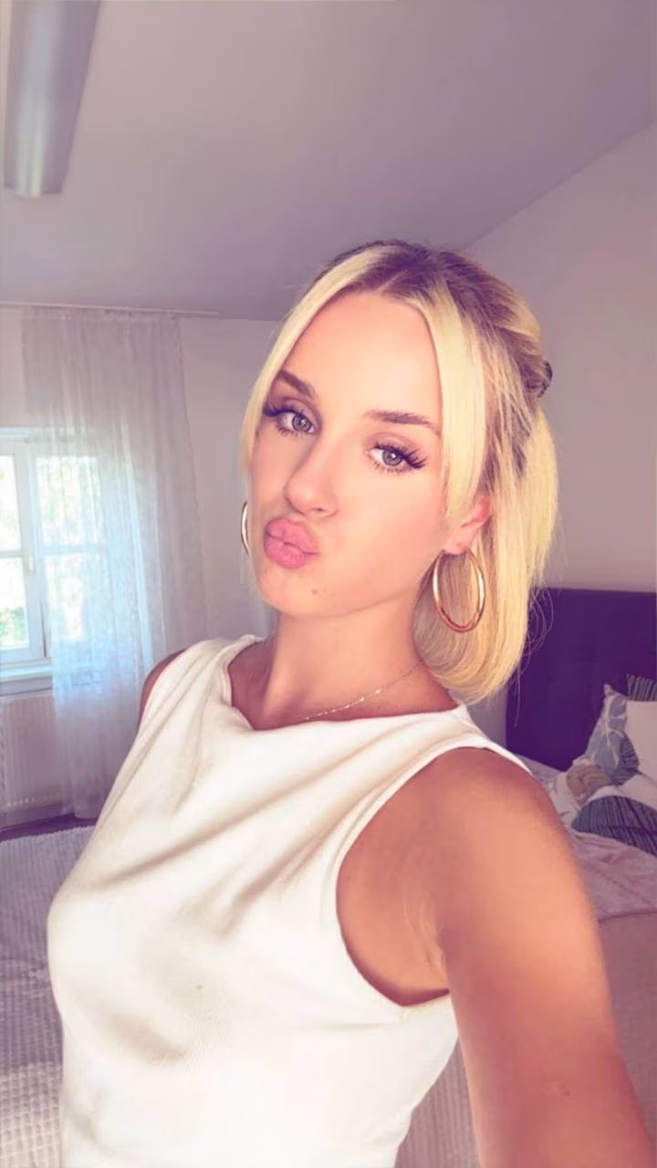 Daria 19 Kiev Ukraine I’m a digital bride wanting to find my one true soulmate