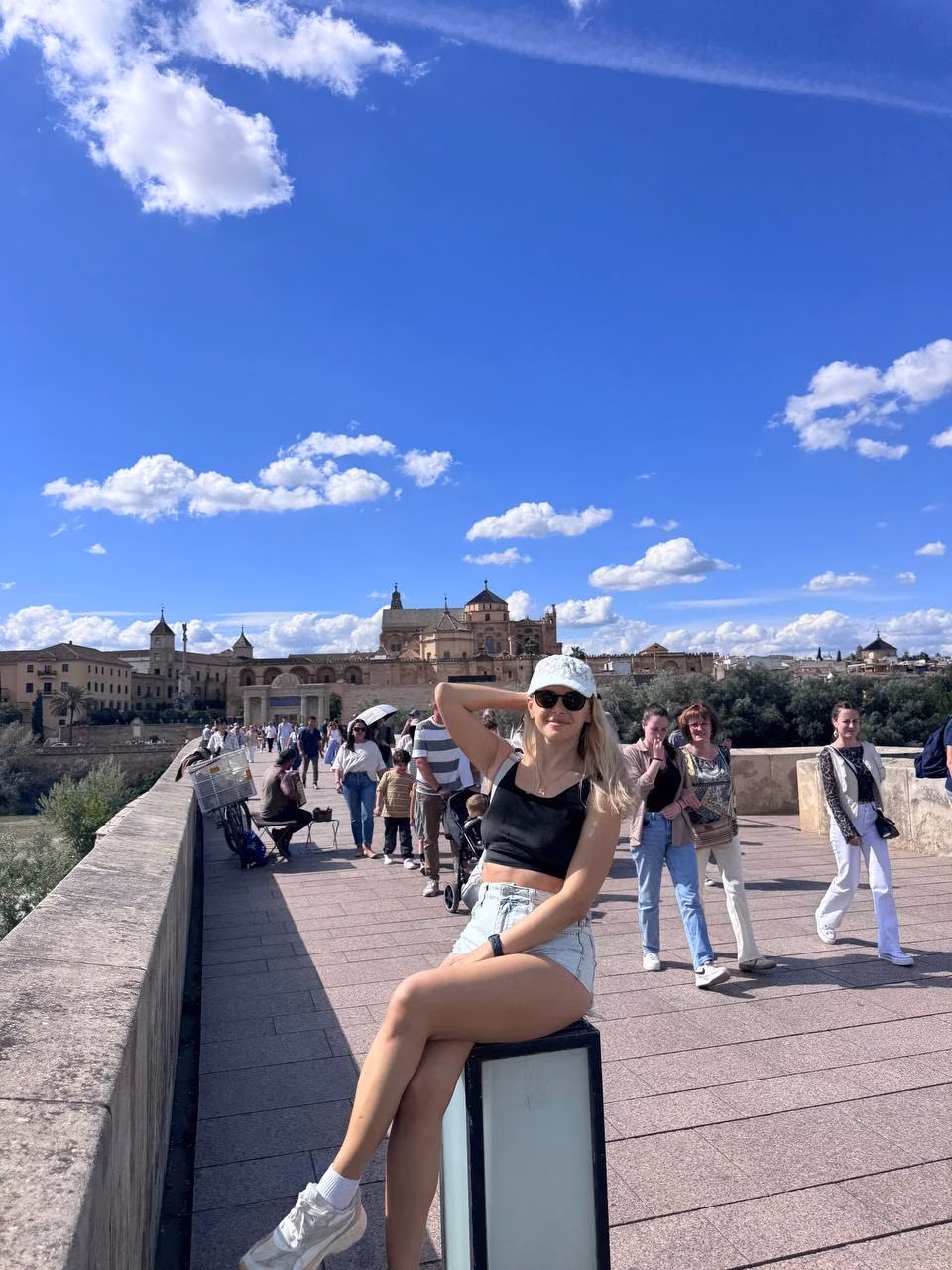 Olena 42 Benalmadena Spain I'm a digital bride wanting to find my one true soulmate