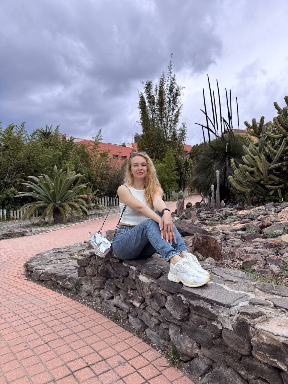 Olena 42 Benalmadena Spain I'm a digital bride wanting to find my one true soulmate